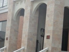 供應工程案例,墻石案例,米白色墻石,花崗巖石材,環(huán)境石材